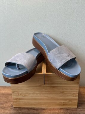 Donald Pliner Metallic Blue Slide Size 8